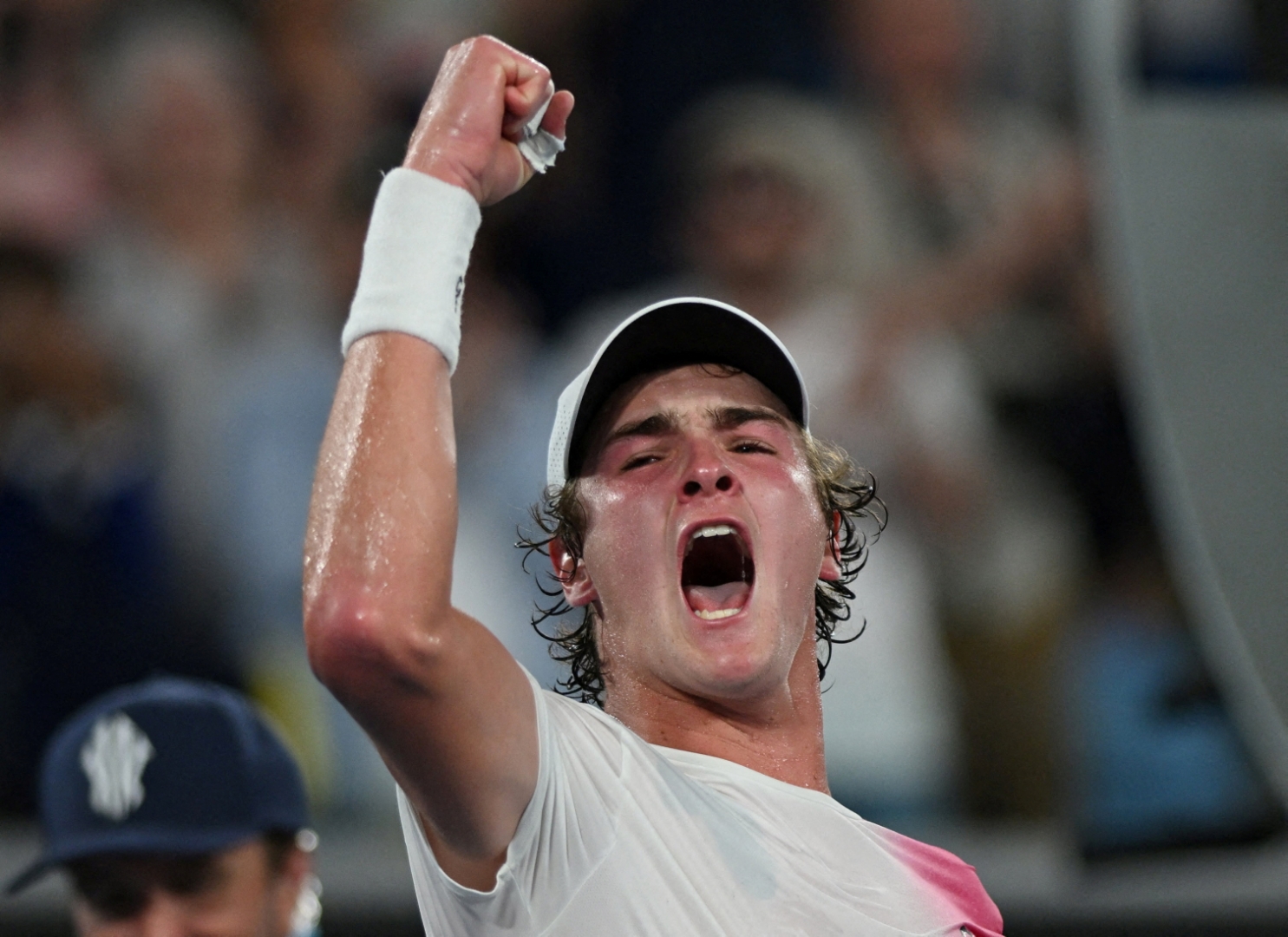 关于今夜突围战来临，塞维利亚围绕亚冠门线救险，态度坚定，年轻球员得到机会的信息海星体育在线观看